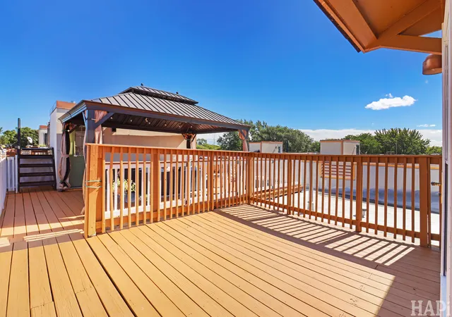 Photo 3 of Townhouse for sale at 6957 N Western Ave #E, Chicago, IL 60645 | MLS# 12777833 | Listing updated on 2026-10-08