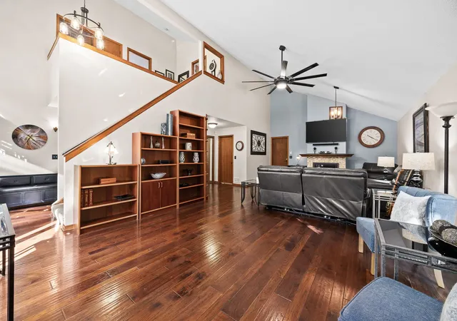 Photo 4 of Single family home for sale at 161 Amherst Dr, Bartlett, IL 60103 | MLS# 12777838 | Listing updated on 2026-10-09