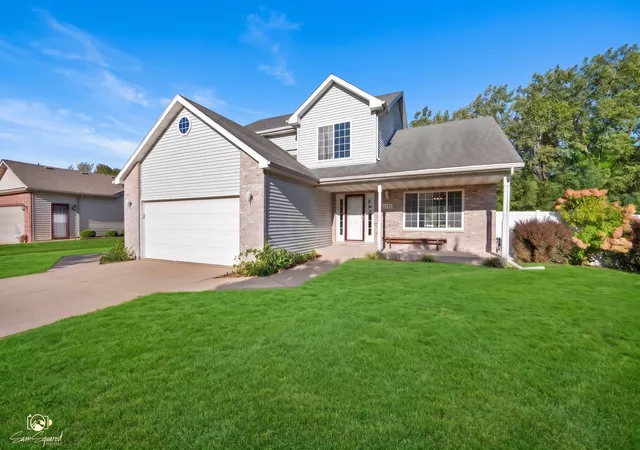 Single family home for sale at 2555 Cobblestone Ct, Morris, IL 60450 | MLS# 12777840