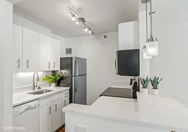 Photo 3 of Condo for sale at 401 E Ontario St #806, Chicago, IL 60611 | MLS# 12777866 | Listing updated on 2026-10-06