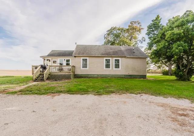 Photo 3 of Single family home for sale at 6528 Lilac Rd, Clinton, IL 61727 | MLS# 12777880 | Listing updated on 2026-10-07