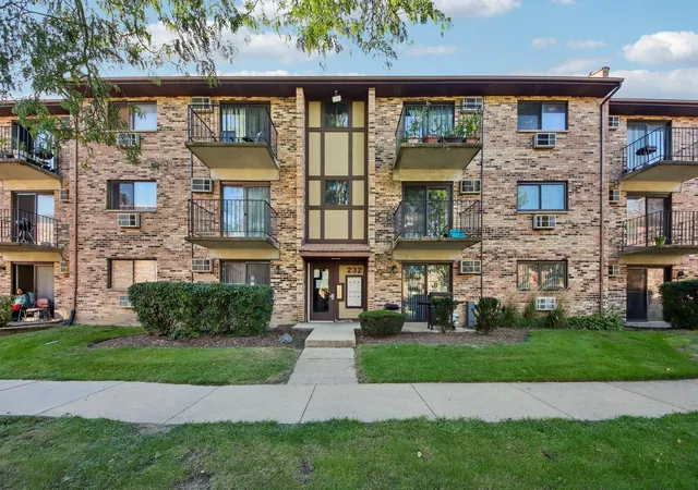 Condo for sale at 232 Klein Crk Ct #4D, Carol Stream, IL 60188 | MLS# 12777881
