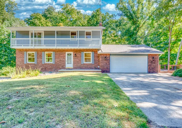 Photo 1 of Single family home for sale at 16578 N Oak Hl Ln, Mt Vernon, IL 62864 | MLS# 12777886 | Listing updated on 2026-10-06