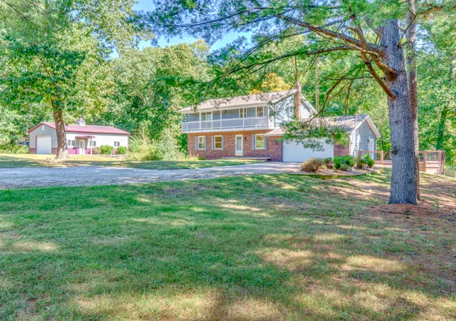 Photo 3 of Single family home for sale at 16578 N Oak Hl Ln, Mt Vernon, IL 62864 | MLS# 12777886 | Listing updated on 2026-10-06