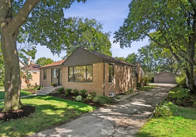 Photo 3 of Single family home for sale at 337 Eaton St, Northfield, IL 60093 | MLS# 12777887 | Listing updated on 2026-10-07