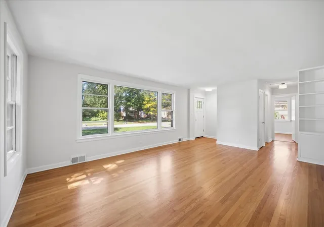 Photo 3 of Single family home for sale at 337 Eaton St, Northfield, IL 60093 | MLS# 12777887 | Listing updated on 2026-10-07