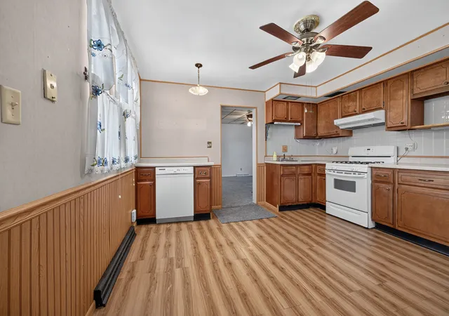 Photo 2 of Single family home for sale at 604 W Elm St, Le Roy, IL 61752 | MLS# 12777891 | Listing updated on 2026-10-09