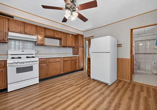 Photo 3 of Single family home for sale at 604 W Elm St, Le Roy, IL 61752 | MLS# 12777891 | Listing updated on 2026-10-10
