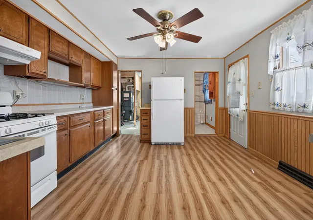 Photo 4 of Single family home for sale at 604 W Elm St, Le Roy, IL 61752 | MLS# 12777891 | Listing updated on 2026-10-10