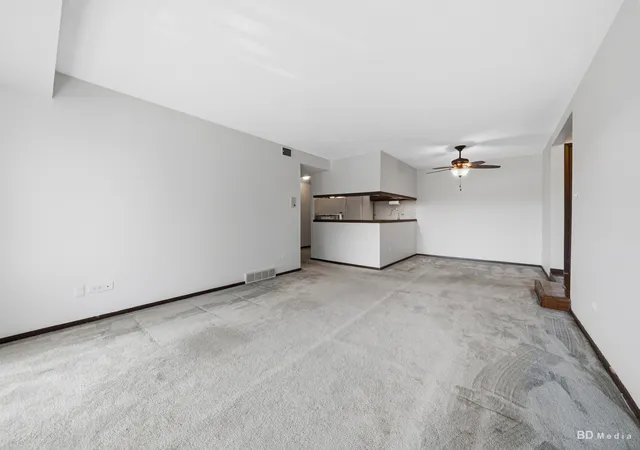 Listing Photo 5 - Condo for sale in building located at 13628 Royal Ct, Crestwood, IL 60418 - Unit #810