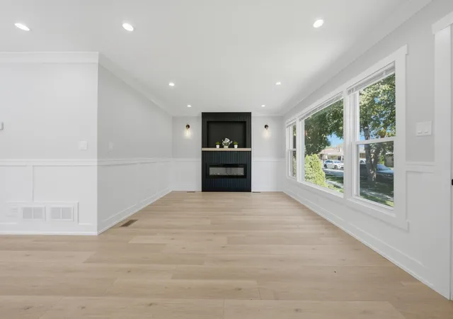Photo 3 of Single family home for sale at 10422 S Green Bay Ave, Chicago, IL 60617 | MLS# 12777898 | Listing updated on 2026-10-07