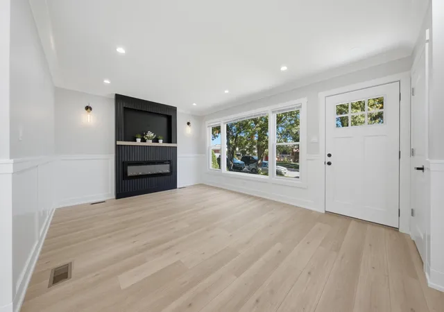 Photo 2 of Single family home for sale at 10422 S Green Bay Ave, Chicago, IL 60617 | MLS# 12777898 | Listing updated on 2026-10-07