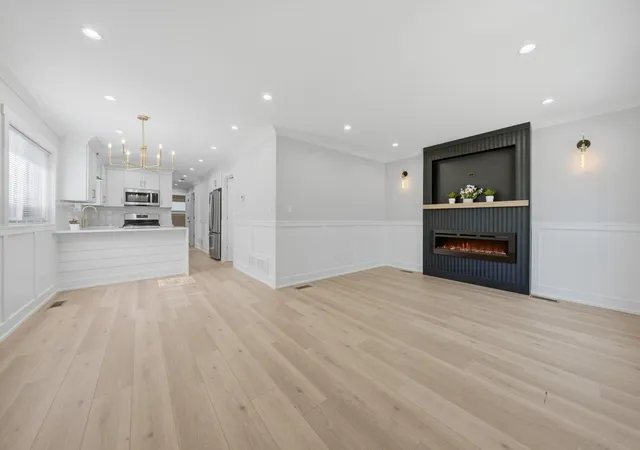 Photo 4 of Single family home for sale at 10422 S Green Bay Ave, Chicago, IL 60617 | MLS# 12777898 | Listing updated on 2026-10-07