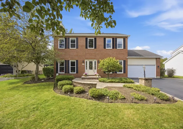 Photo 2 of Single family home for sale at 452 Spring Ridge Dr, Crystal Lake, IL 60012 | MLS# 12777902 | Listing updated on 2026-10-07