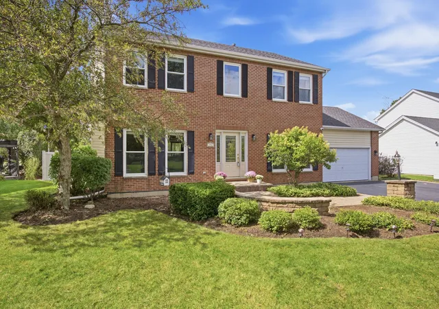 Photo 3 of Single family home for sale at 452 Spring Ridge Dr, Crystal Lake, IL 60012 | MLS# 12777902 | Listing updated on 2026-10-07