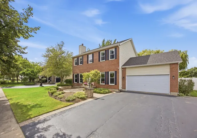 Photo 3 of Single family home for sale at 452 Spring Ridge Dr, Crystal Lake, IL 60012 | MLS# 12777902 | Listing updated on 2026-10-07