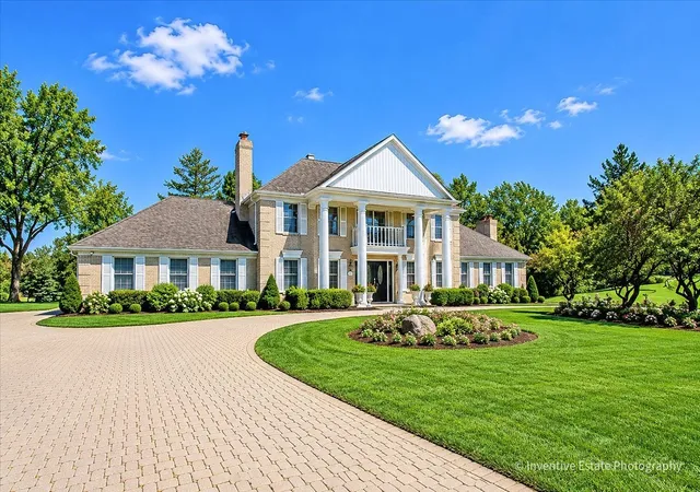 Photo 3 of Single family home for sale at 7 Willow Bay Dr, South Barrington, IL 60010 | MLS# 12777904 | Listing updated on 2026-10-08