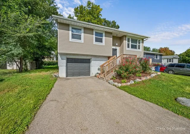 Photo 2 of Single family home for sale at 4121 N Johnsburg Rd, Johnsburg, IL 60051 | MLS# 12777906 | Listing updated on 2026-10-07