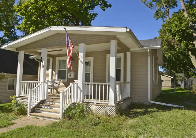 Photo 1 of Single family home for sale at 1609 Sycamore St, Ottawa, IL 61350 | MLS# 12777908 | Listing updated on 2026-10-06