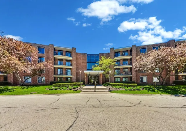 Condo for sale at 1415 E Central Rd #222C, Arlington Heights, IL 60005 | MLS# 12777914