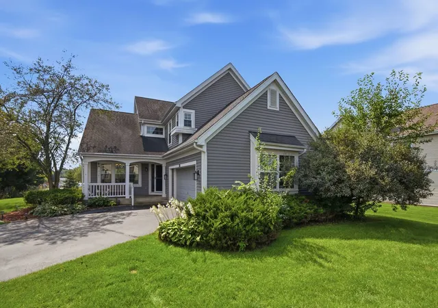 Photo 3 of Single family home for sale at 731 Nashua Ct, Crystal Lake, IL 60012 | MLS# 12777915 | Listing updated on 2026-10-07