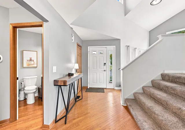 Photo 4 of Single family home for sale at 731 Nashua Ct, Crystal Lake, IL 60012 | MLS# 12777915 | Listing updated on 2026-10-12