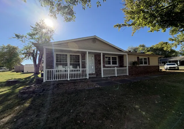 Photo 1 of Single family home for sale at 2909 Apple Ave, Mount Vernon, IL 62864 | MLS# 12777922 | Listing updated on 2026-10-07