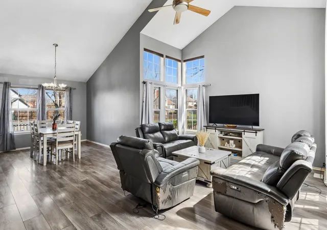 Photo 2 of Single family home for sale at 909 Brompton Cir, Bolingbrook, IL 60440 | MLS# 12777924 | Listing updated on 2026-10-06