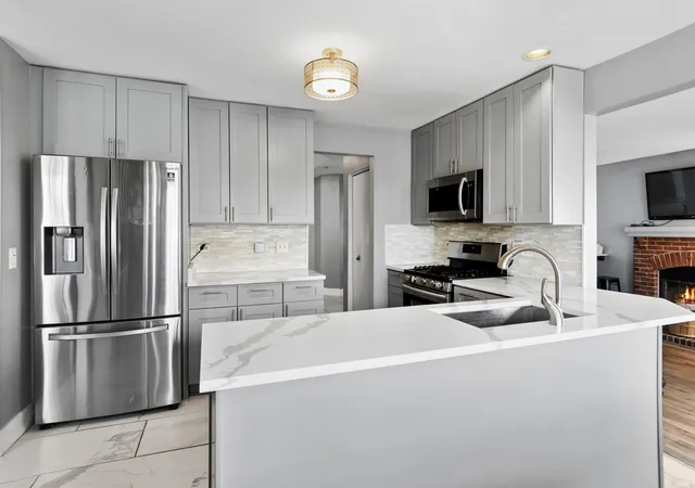 Photo 3 of Single family home for sale at 909 Brompton Cir, Bolingbrook, IL 60440 | MLS# 12777924 | Listing updated on 2026-10-06