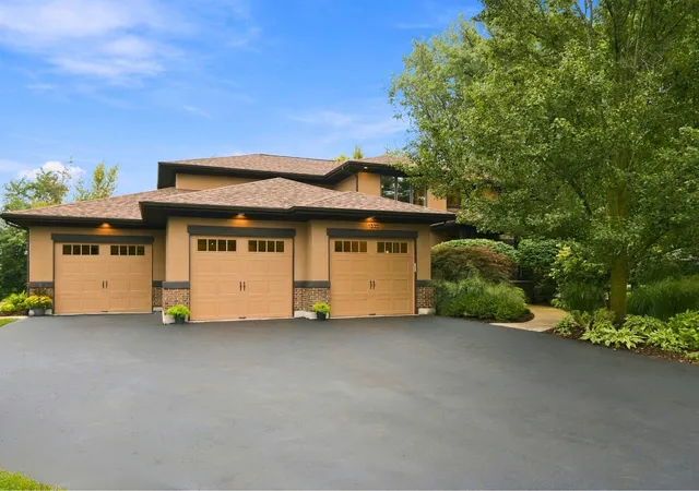 Photo 1 of Single family home for sale at 1335 Eastcanton Dr, Deerfield, IL 60015 | MLS# 12777925 | Listing updated on 2026-10-07