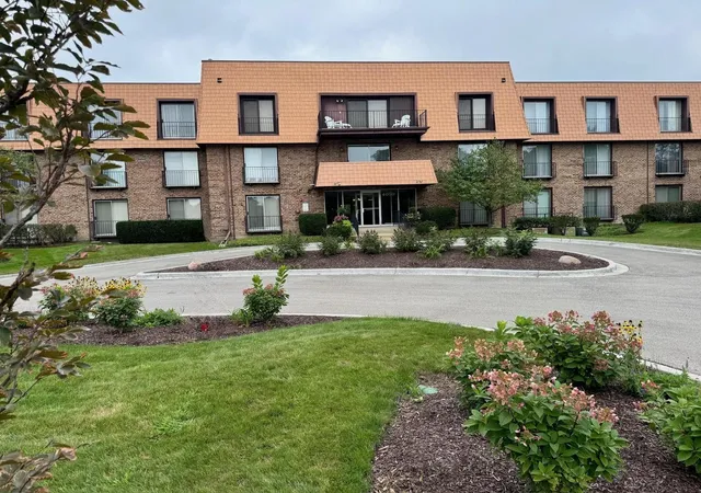 Condo for sale at 4050 N Dundee Rd #202, Northbrook, IL 60062 | MLS# 12777927
