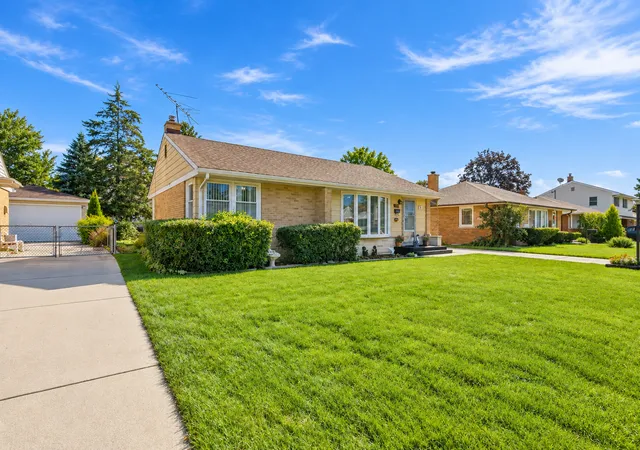 Photo 2 of Single family home for sale at 51 N Westgate Rd, Des Plaines, IL 60016 | MLS# 12777929 | Listing updated on 2026-10-08