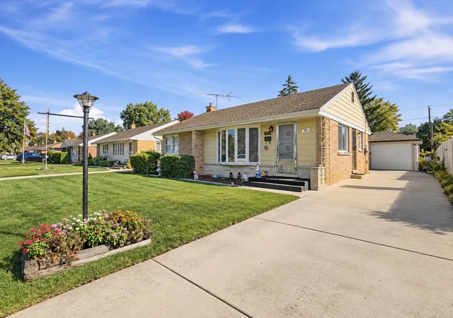 Photo 3 of Single family home for sale at 51 N Westgate Rd, Des Plaines, IL 60016 | MLS# 12777929 | Listing updated on 2026-10-08
