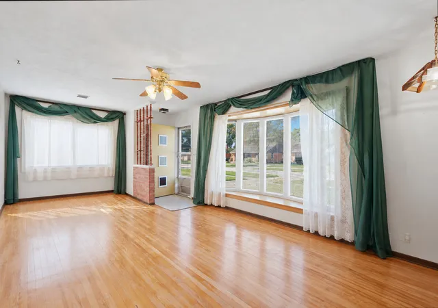 Photo 4 of Single family home for sale at 51 N Westgate Rd, Des Plaines, IL 60016 | MLS# 12777929 | Listing updated on 2026-10-09