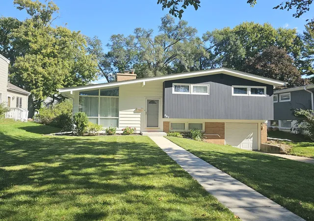 Single family home for sale at 567 S Lewis Ave, Lombard, IL 60148 | MLS# 12777932