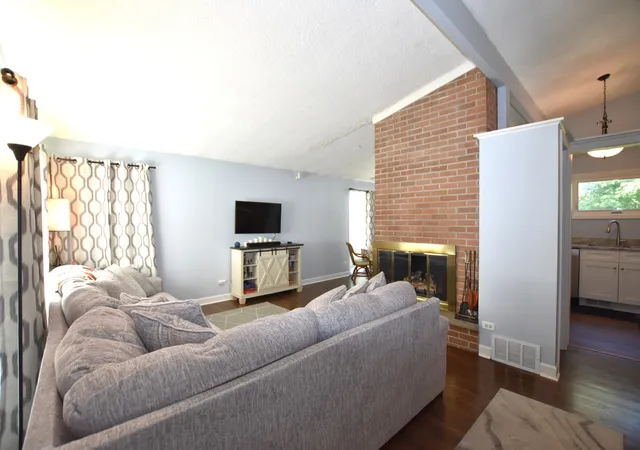 Photo 3 of Single family home for sale at 567 S Lewis Ave, Lombard, IL 60148 | MLS# 12777932 | Listing updated on 2026-10-08