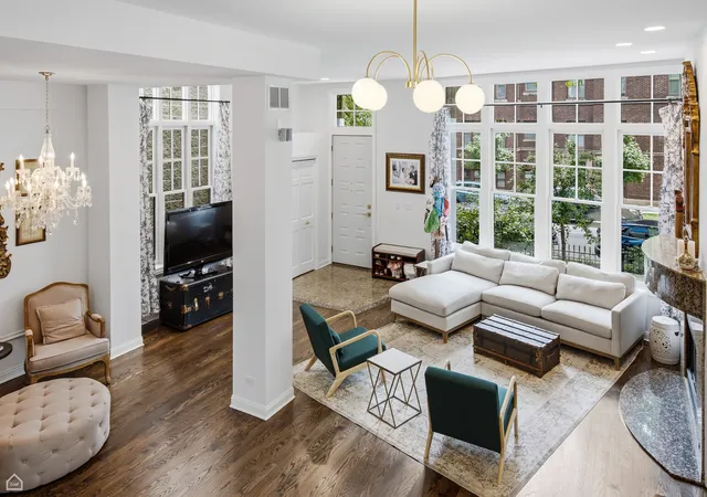Photo 4 of Single family home for sale at 1310 W Roscoe St, Chicago, IL 60657 | MLS# 12777941 | Listing updated on 2026-10-10