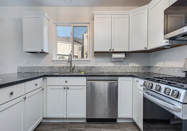 Photo 2 of Townhouse for sale at 6865 Hampton Cir, Gurnee, IL 60031 | MLS# 12777949 | Listing updated on 2026-10-08