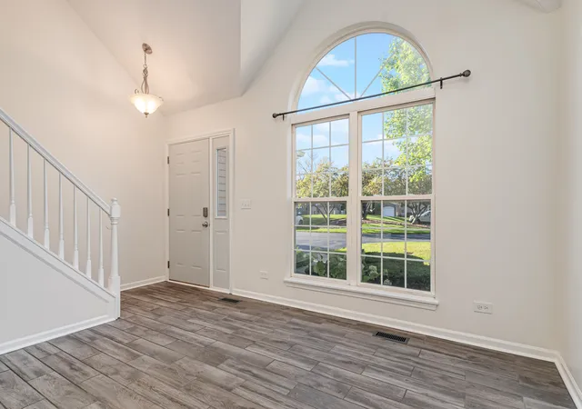 Photo 4 of Townhouse for sale at 6865 Hampton Cir, Gurnee, IL 60031 | MLS# 12777949 | Listing updated on 2026-10-08