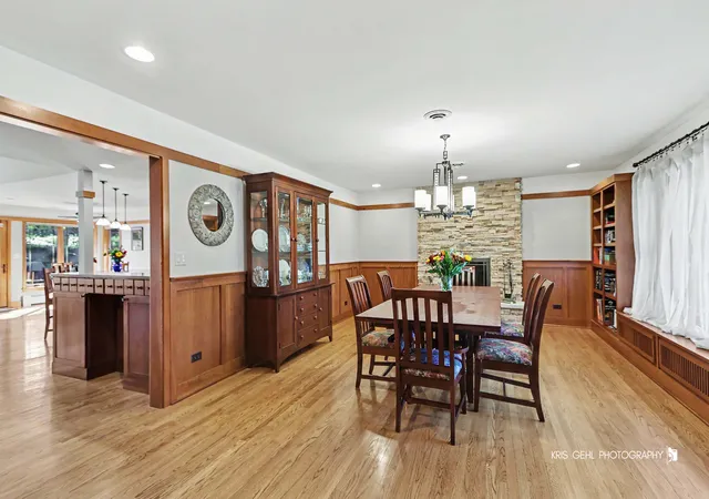 Photo 2 of Single family home for sale at 907 Sherwood Dr, Prospect Heights, IL 60070 | MLS# 12777951 | Listing updated on 2026-10-06