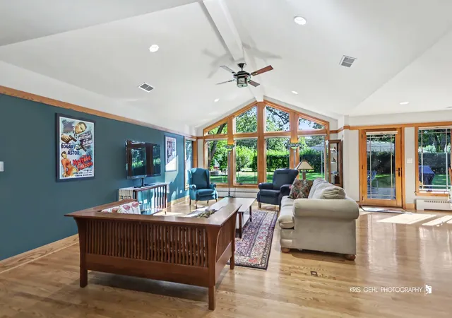 Photo 4 of Single family home for sale at 907 Sherwood Dr, Prospect Heights, IL 60070 | MLS# 12777951 | Listing updated on 2026-10-06