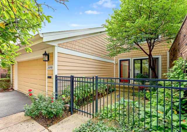 Photo 1 of Townhouse for sale at 2098 Creekside Dr, Wheaton, IL 60189 | MLS# 12777958 | Listing updated on 2026-10-21