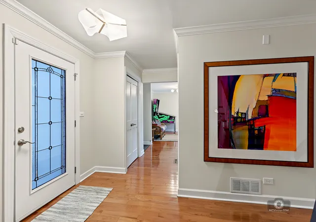 Photo 4 of Townhouse for sale at 2098 Creekside Dr, Wheaton, IL 60189 | MLS# 12777958 | Listing updated on 2026-10-21