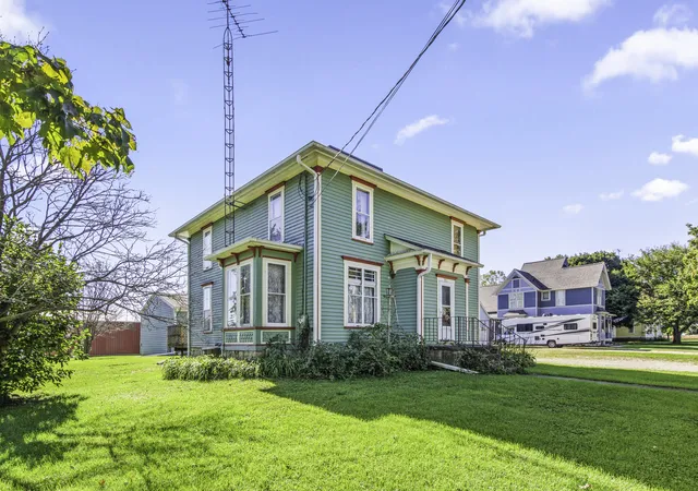Photo 2 of Single family home for sale at 611 Chicago Rd, Paw Paw, IL 61353 | MLS# 12777975 | Listing updated on 2026-10-06
