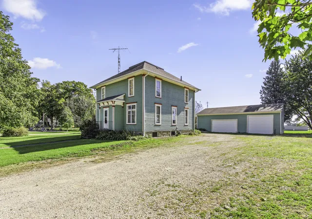 Photo 3 of Single family home for sale at 611 Chicago Rd, Paw Paw, IL 61353 | MLS# 12777975 | Listing updated on 2026-10-06