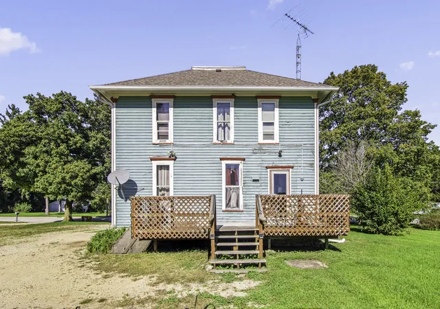 Photo 4 of Single family home for sale at 611 Chicago Rd, Paw Paw, IL 61353 | MLS# 12777975 | Listing updated on 2026-10-06