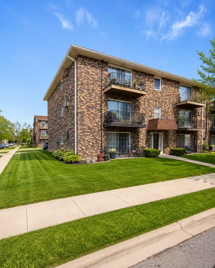 Listing Photo 1 - Condo for sale in 7101 Oconnell Dr located at 7101 Oconnell Dr, Chicago Ridge, IL 60415 - Unit #2C
