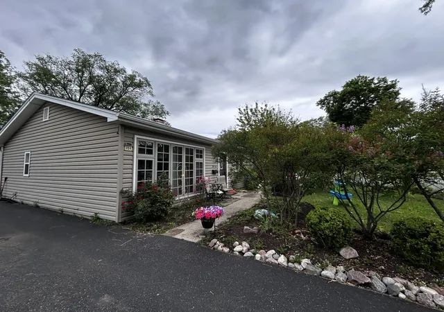 Photo 2 of Single family home for sale at 324 N Emerald Ave, Mundelein, IL 60060 | MLS# 12778003 | Listing updated on 2026-10-07