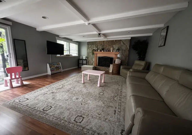 Photo 3 of Single family home for sale at 324 N Emerald Ave, Mundelein, IL 60060 | MLS# 12778003 | Listing updated on 2026-10-07
