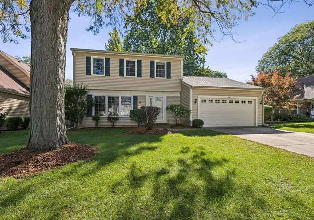 Photo 1 of Single family home for sale at 5 Malvern Ln, Vernon Hills, IL 60061 | MLS# 12778007 | Listing updated on 2026-10-06